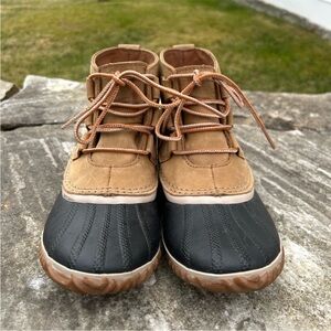 Sorel Tan and Black Rain & Snow Boots Waterproof Design